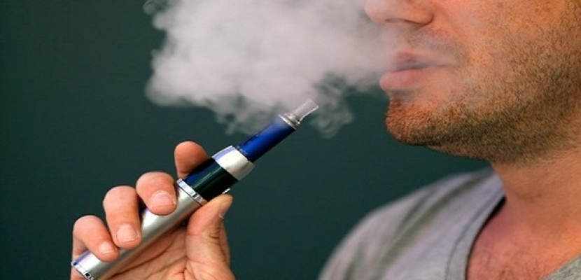 السجائر الإلكترونية قد تزيد من أزيز الصدر وضيق التنفس
