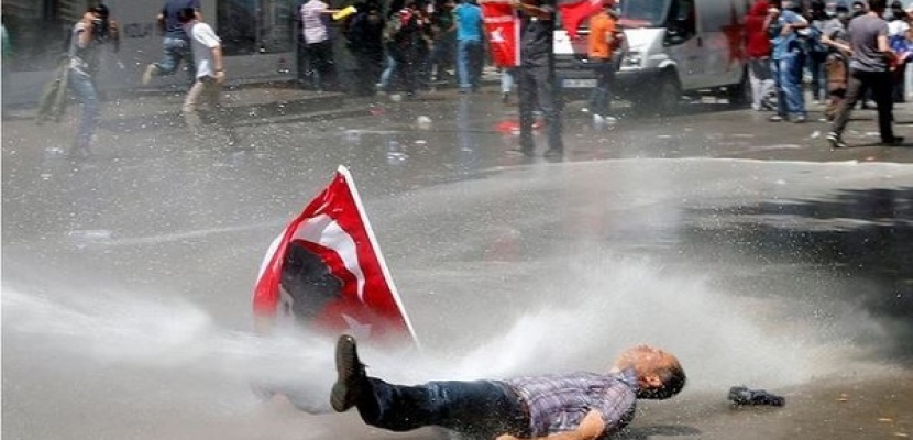 تظاهرات لطلاب جامعات تركية مناهضة لسياسة ” العدالة و التنمية ”