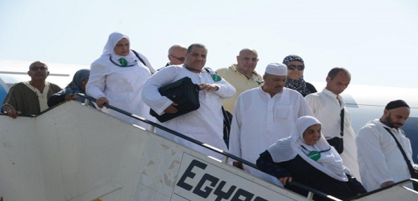 سفر أول أفواج حجاج الجمعيات ومصر للطيران تسير 24 رحلة جوية اليوم وغدا