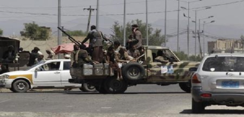 القاعدة تحتجز 15 جنديا رهائن في اليمن واغتيال زعيم حزبي