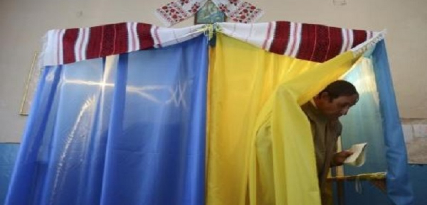 استطلاع: كتلة بوروشينكو تسيطر على انتخابات أوكرانيا