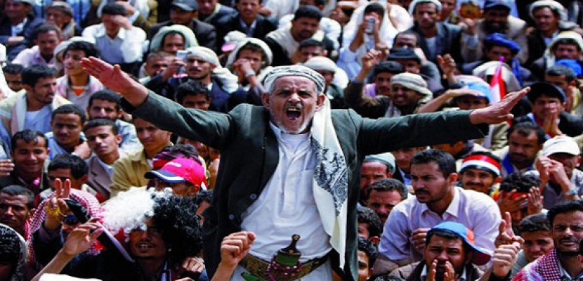 الآلاف يتظاهرون بصنعاء مطالبين برحيل الرئيس اليمنى والحوثيين