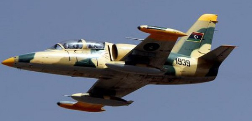 سلاح الطيران الليبي يشن غارات جوية على مدينة بنغازي