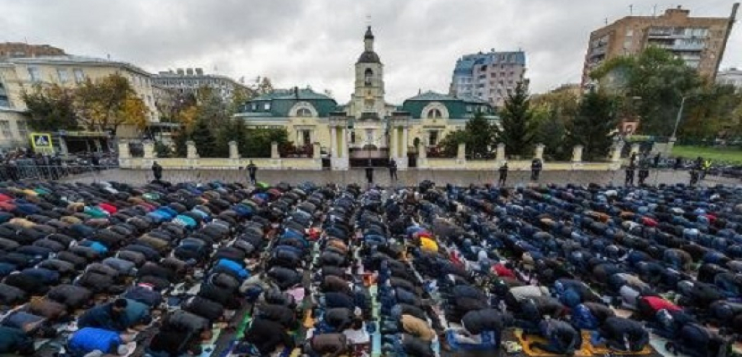 130 الف مسلم في روسيا يحتفلون بعيد الأضحى في موسكو