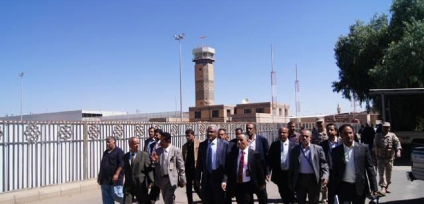 صحيفة “المدينة” : منع مسلحي الحوثي تحرك طائرة رئاسية بمطار صنعاء