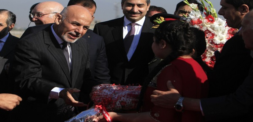 الرئيس الأفغاني يزور باكستان والجيش يؤكد ارتباط أمن البلدين
