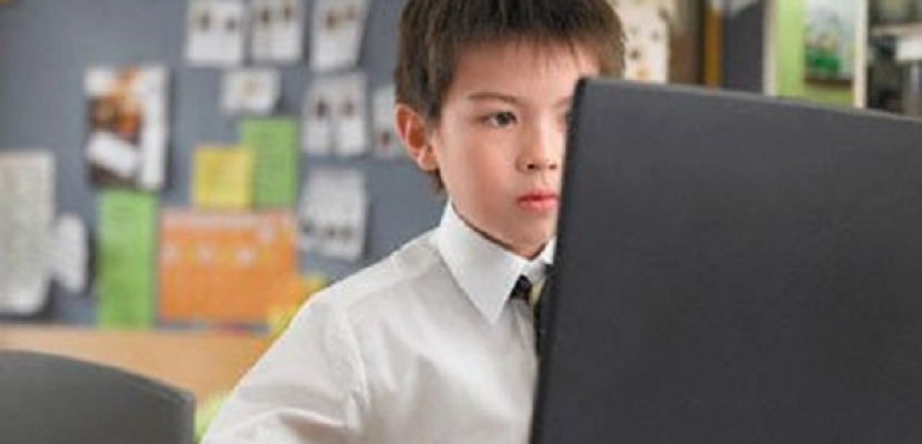 طفل بريطاني في الخامسة يصبح أصغر خبير كمبيوتر في العالم