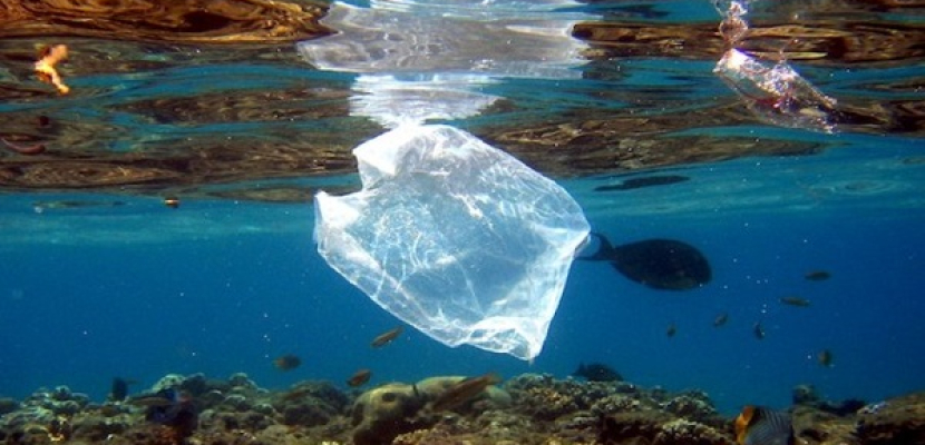 دراسة: 269 ألف طن من ملوثات البلاستيك عائمة في المحيطات