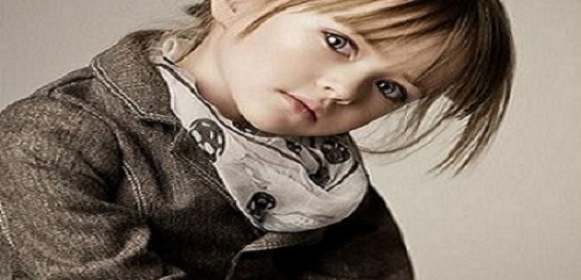 طفلة روسية الأجمل في العالم تثير الجدل على مواقع التواصل