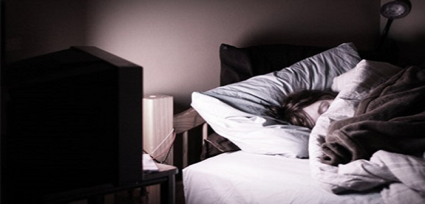 دراسة: النوم فى غرفة مظلمة يقلل من خطر الإصابة بالسمنة والسكري وارتفاع ضغط الدم