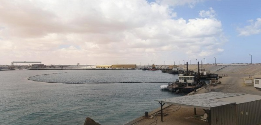 مسؤول: إخماد حريق فى صهاريج نفط بميناء السدر الليبى