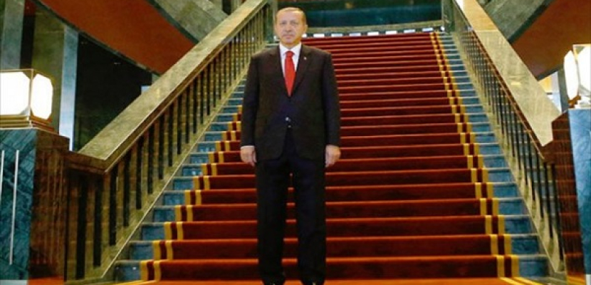 الصراصير تدفع أردوغان لبناء قصر جديد بـ 615 مليون دولار