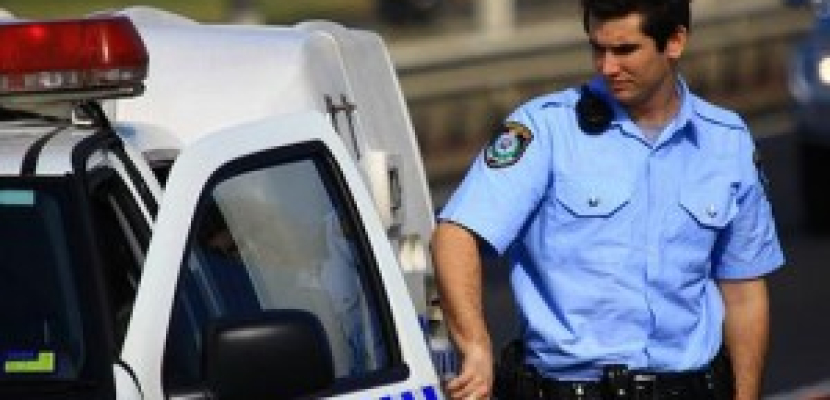 لص يحاول الهرب فيلجأ إلى سيارة شرطة في أستراليا