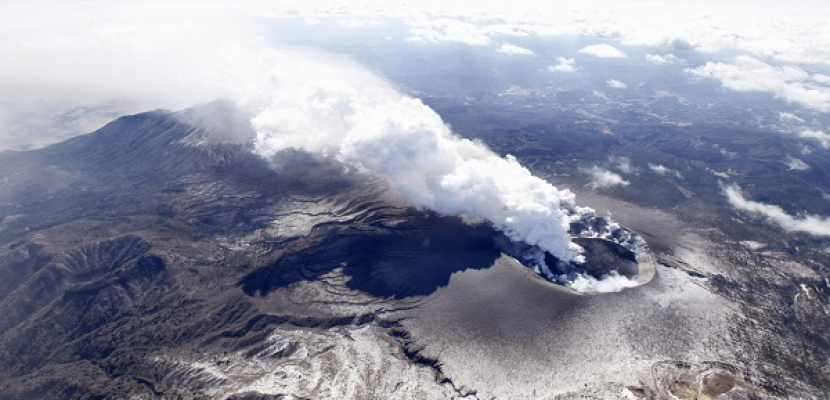 انبعاث الرماد الأسود والأدخنة الكثيفة من بركان «فويجو» بجواتيمالا