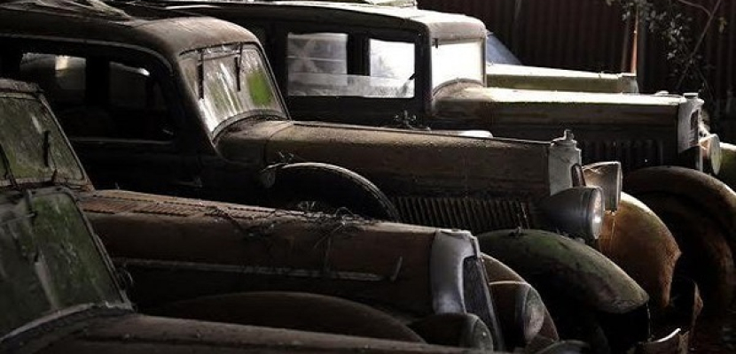 اكتشاف 60 سيارة كلاسيكية نادرة في قصر قديم بفرنسا