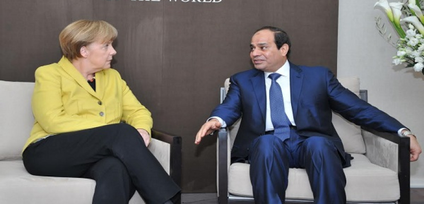 ميركل تؤكد للسيسي دعم بلادها لمسيرة الإصلاح في مصر وتدعوه لزيارة ألمانيا