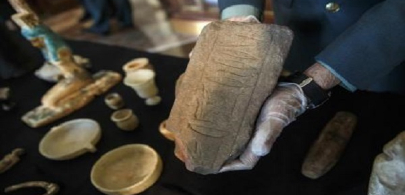 “الآثار” تنتهى من نقل 113 قطعة أثرية تمهيدا لعرضهم بمتحف الحضارة