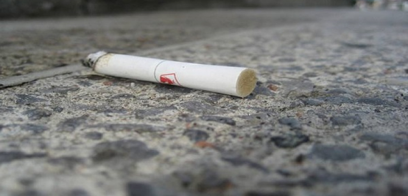 غرامة 15 ألف دولار لمدخن في سنغافورة ألقى أعقاب السجائر من النافذة