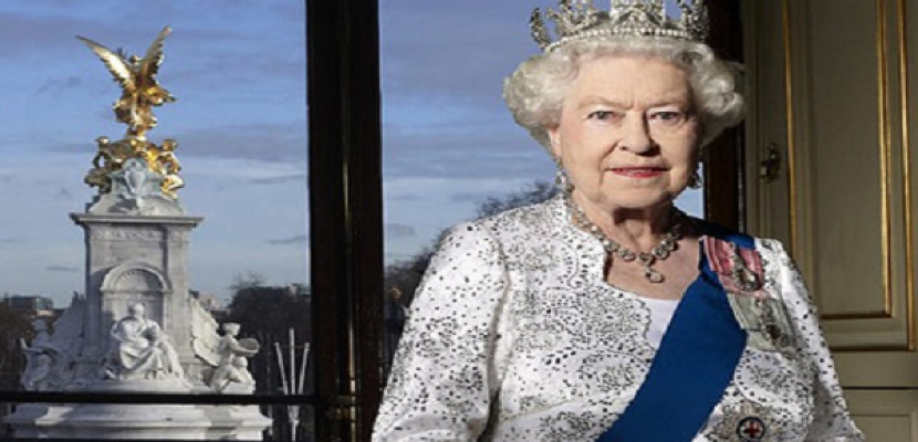 الملكة إليزابيث أكبر ملكة في العالم بعد وفاة الملك عبد الله