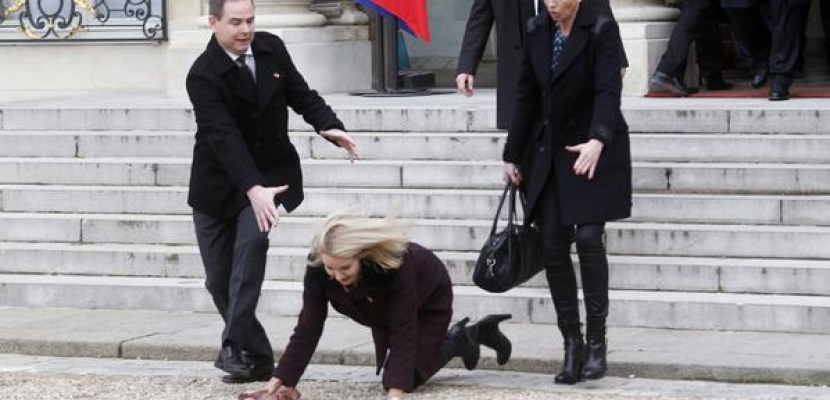 سقوط رئيسة وزراء الدنمارك أمام الإليزيه