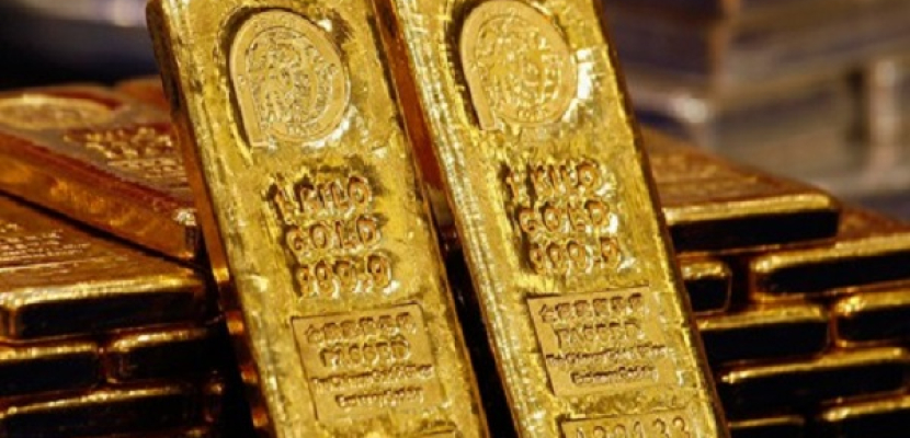 الذهب يرتفع مع هبوط الدولار والأسهم عقب بيانات أمريكية