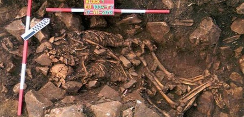 اكتشاف نادر.. شخصان مدفونان متعانقين قبل 6 آلاف سنة