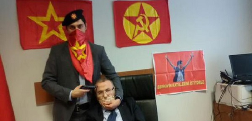 قوات تركية خاصة تقتحم محكمة باسطنبول بعد احتجاز ممثل النيابة رهينة