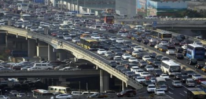 بكين تقيد عدد قائدي المركبات في الأيام التي تشهد تلوثا شديدا للهواء