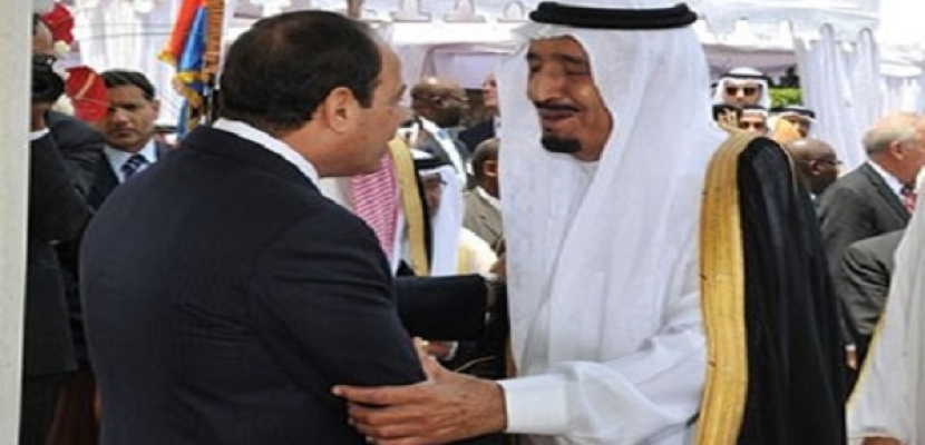 السيسي يستقبل الملك سلمان في مطار شرم الشيخ