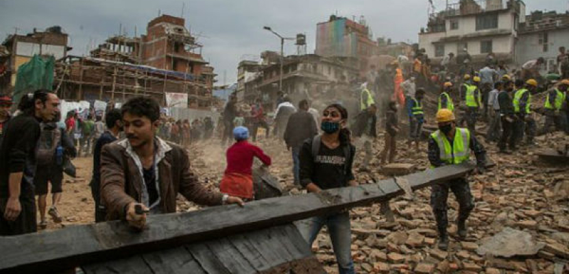 ارتفاع حصيلة ضحايا زلزال نيبال إلى أكثر من 2350 قتيلًا
