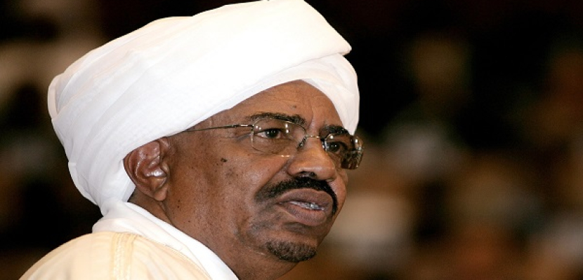 الرئيس السوداني يعود إلى بلاده بعد مشاركته في القمة الأفريقية بجوهانسبيرج