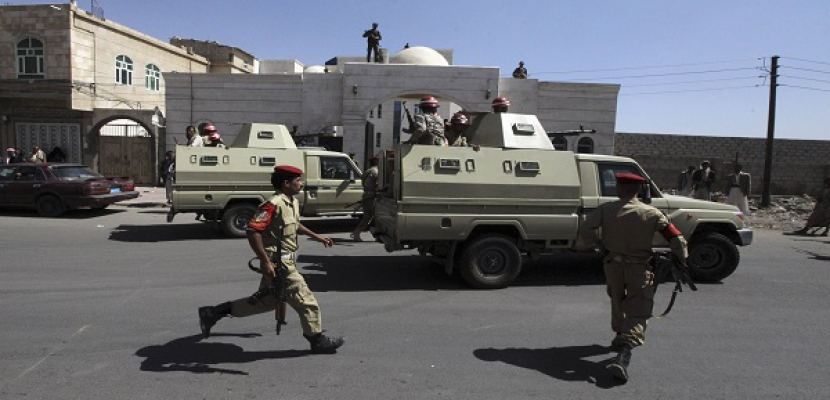آلاف الجنود اليمنيين يتعهدون بدعم الرئيس اليمني هادي