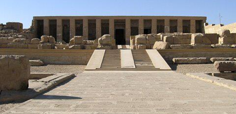 الكشف عن جزء من مقصورة تعود لعصر الملك ”نختنبو الأول” بمعبد هليوبوليس