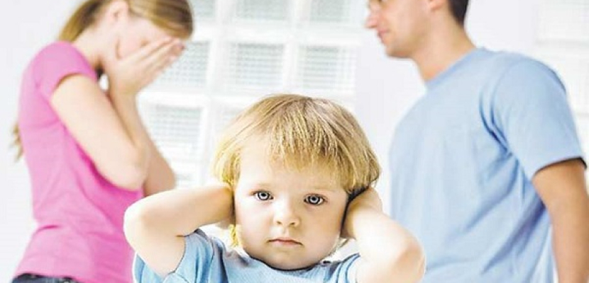 أخطاء شائعة يرتكبها كل أب وأم مع الطفل الأول