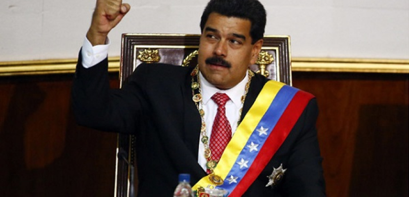 ثمرة مانجو ألقتها إمراة على رئيس فنزويلا تمنحها شقة سكنية