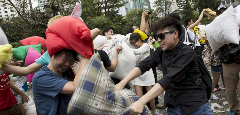 هونج كونج تحتفل باليوم العالمي الخامس للمعارك بالوسائد