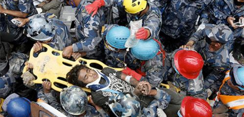 إنقاذ “الصبي المعجزة” بعد خمسة أيام من بقائه تحت أنقاض زلزال نيبال