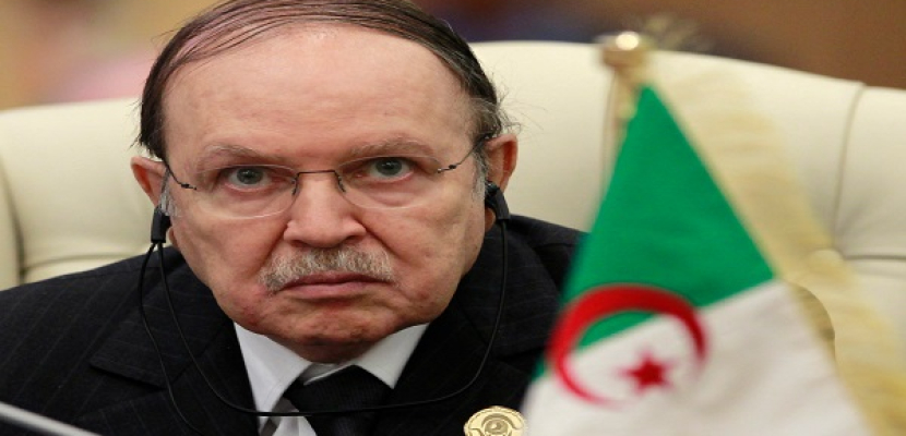 الجزائر تغير وزراء الطاقة والمالية والداخلية