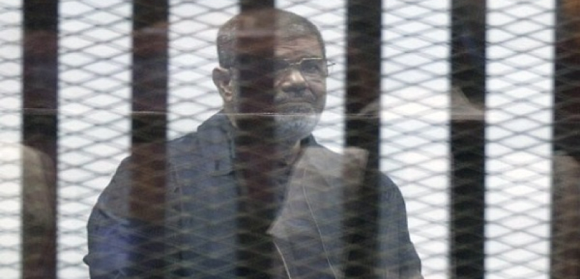 تأجيل إعادة محاكمة “مرسي” في قضية اقتحام السجون للخميس