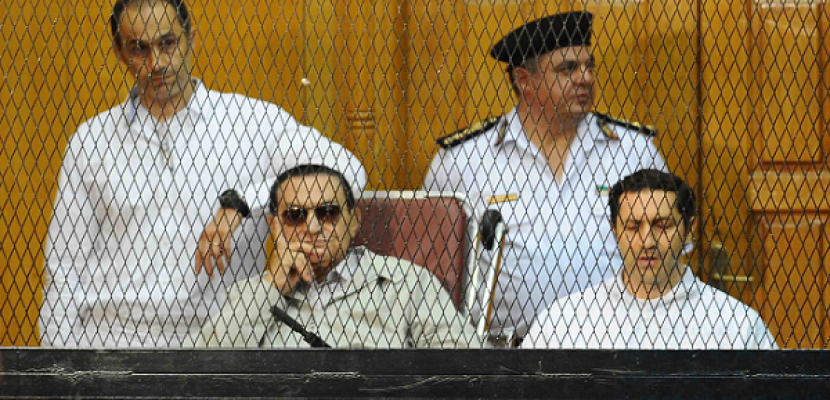الحكم على مبارك ونجليه بالسجن المشدد 3 سنوات وتغريمهم 125 مليون جنيه