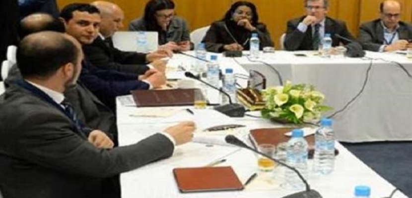 الفرقاء الليبيون يجلسون على طاولة واحدة في محادثات سلام بالمغرب