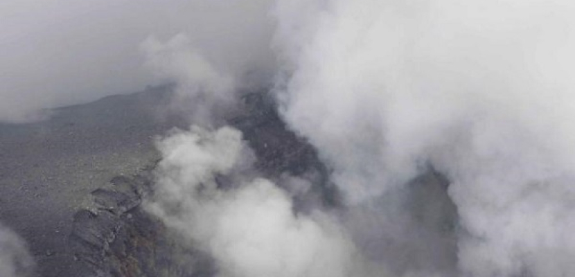 سقوط رماد يشير إلى ثوران بركان بوسط اليابان