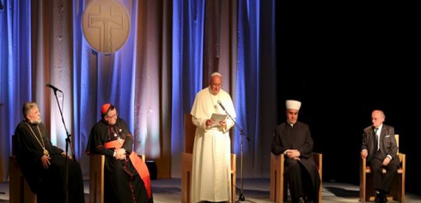 البابا يدعو لسلام دائم بين الأعراق والأديان في سراييفو