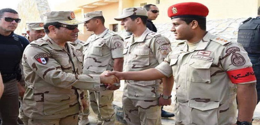 الرئيس السيسى يتفقد القوات المسلحة والشرطة بشمال سيناء مرتديًا الزى العسكرى
