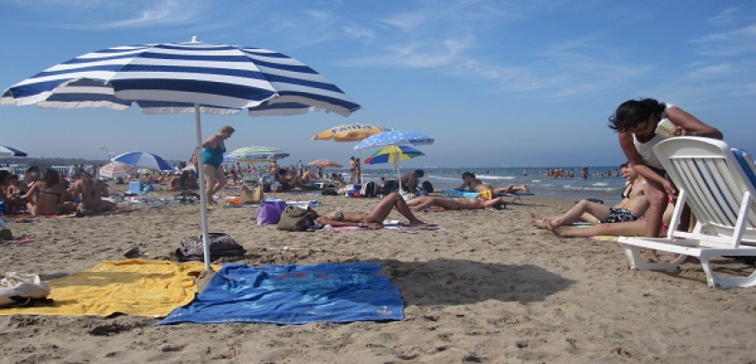 جماعة كاثوليكية تدعو للفصل بين الجنسين فى الشواطئ الإسبانية