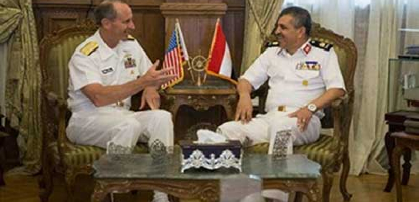 السفارة الأمريكية: رئيس العمليات البحرية يزور مصر ويتفقد زوارق الصورايخ السريعة