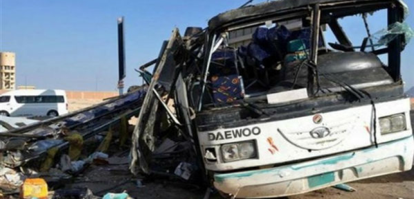 مقتل 8 طلاب وإصابة 45 آخرين بحادث انقلاب أتوبيس سياحي بطريق نويبع الدولي