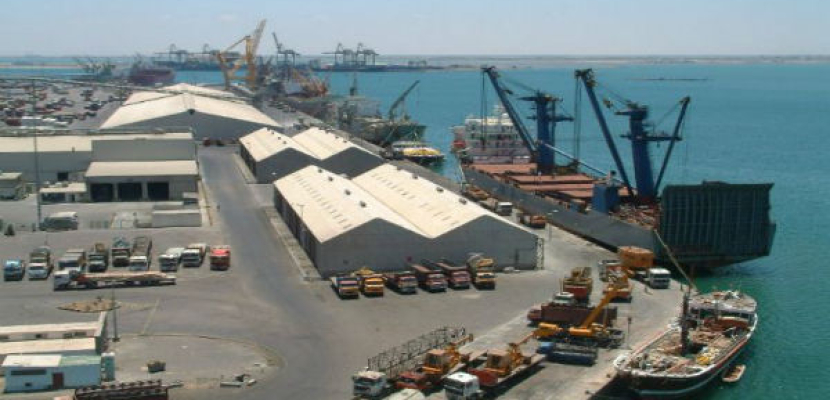 سفينة تجارية ترسو فى ميناء عدن هى الأولى منذ نهاية مارس الماضي