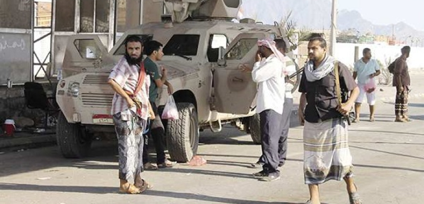 عناصر المقاومة الشعبية اليمنية تستعد لاستقبال الحكومة في عدن
