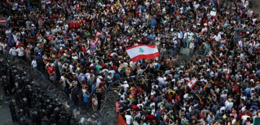 أعمال عنف في ثاني أيام الاحتجاجات ببيروت.. وسلام يهدد بالاستقالة
